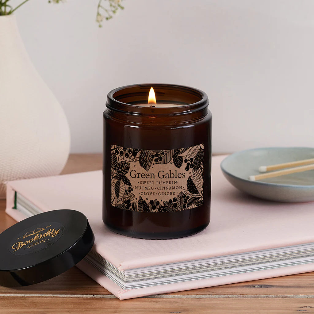 Green Gables Literary Candle – Cosy Pumpkin Spice Scent for Book Lovers